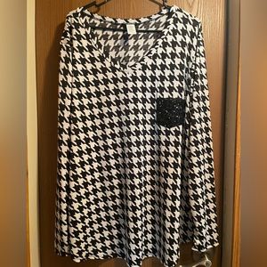 Women’s long sleeve top, size 3XL. Worn 1 time